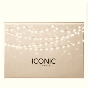 ICONIC LONDON
Blaze Chaser Face Palette